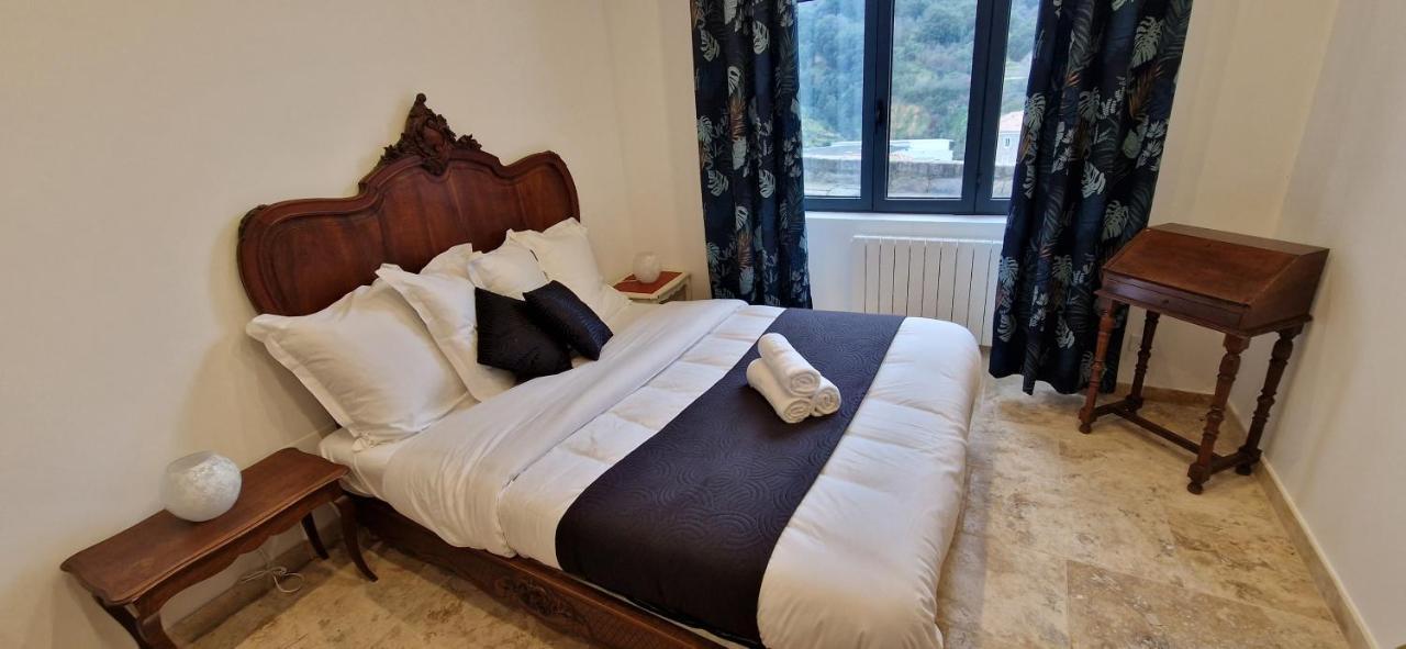 Bel & Ancien Appartement T3 Renove Dans Sartene Exterior photo