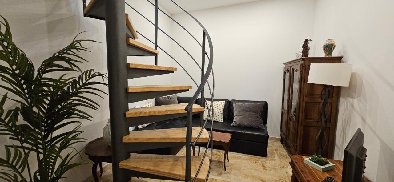 Bel & Ancien Appartement T3 Renove Dans Sartene Exterior photo