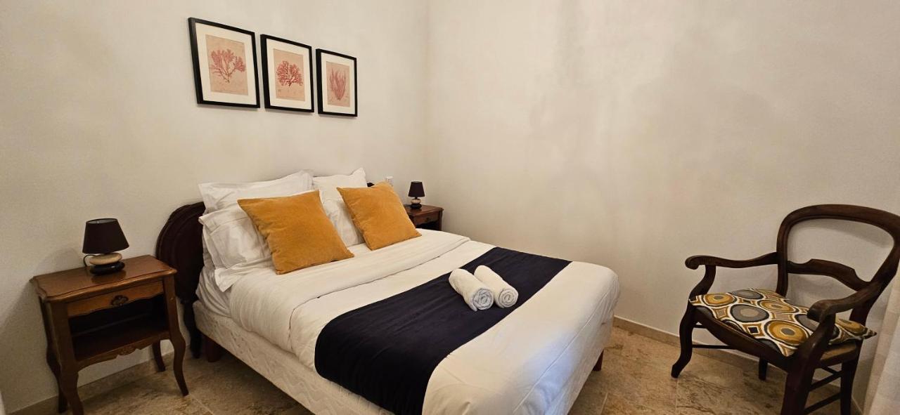 Bel & Ancien Appartement T3 Renove Dans Sartene Exterior photo