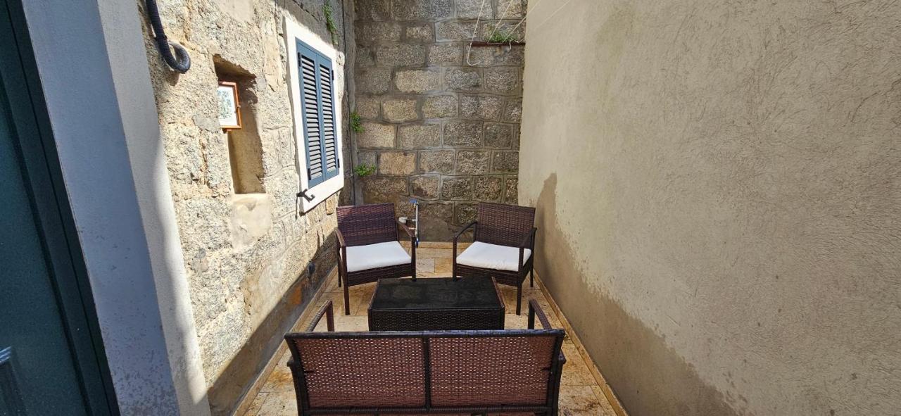 Bel & Ancien Appartement T3 Renove Dans Sartene Exterior photo